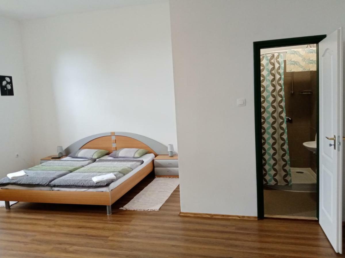 Vendektanya Vendeghaz Hotel Tapolca Ngoại thất bức ảnh